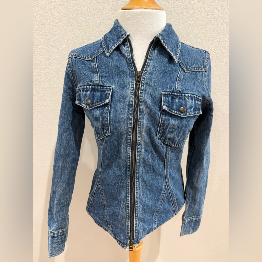 Arizona Jean Women Fitted Jean Jacket SZ S Flattering Shirt Tail Hem Western Cut
